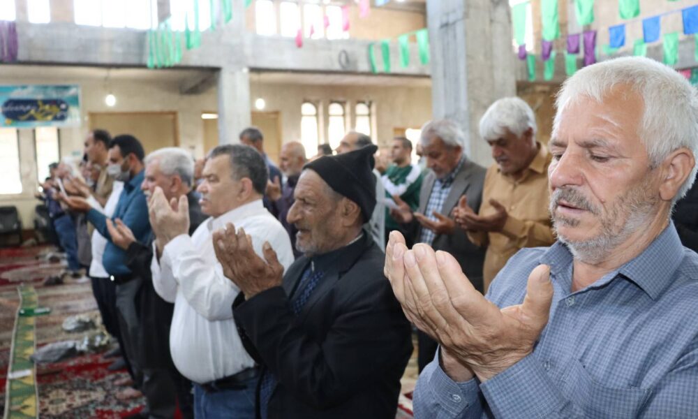 جلوههایی از اقامه نماز بندگی در گلستان