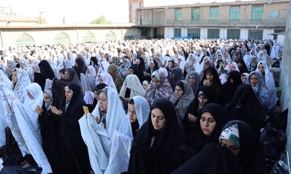 جلوههایی از اقامه نماز بندگی در گلستان